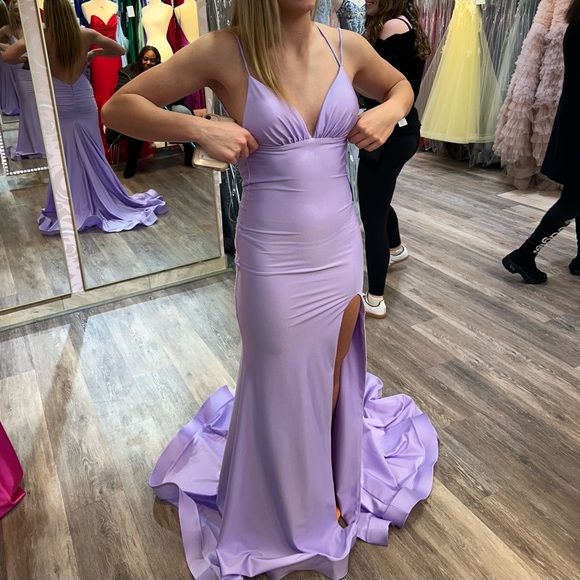 Elegant Lavender Evening Gown - Picture 3 of 7
